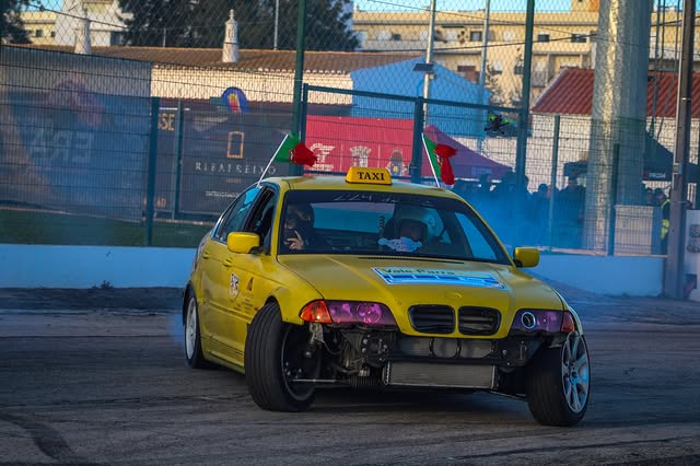 BMW Drift Taxi em pista
