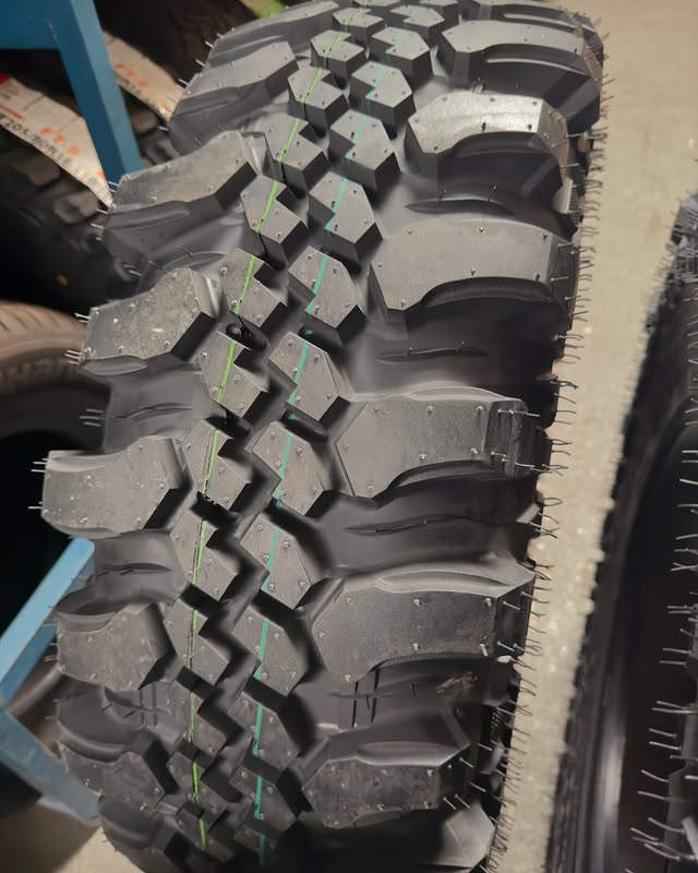 Mud-Terrain — detalhe do piso